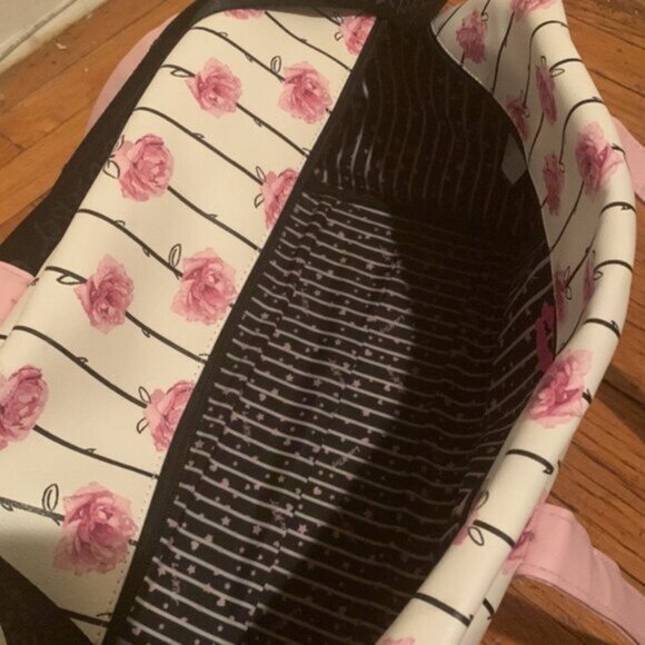 Betsey Johnson Luv Pink Rose Travel Tote duffle bag (doesn’t zip due to broken) - Picture 4 of 11